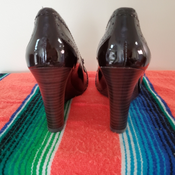Vintage Enzo Angiolini brown patent leather wedges size 7. Like new. - Picture 6 of 7